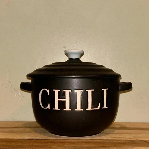 Ceramic Chili Pot with Lid and Spoon. Black and White. Holds 24 oz. Brand New!! - Picture 3 of 9